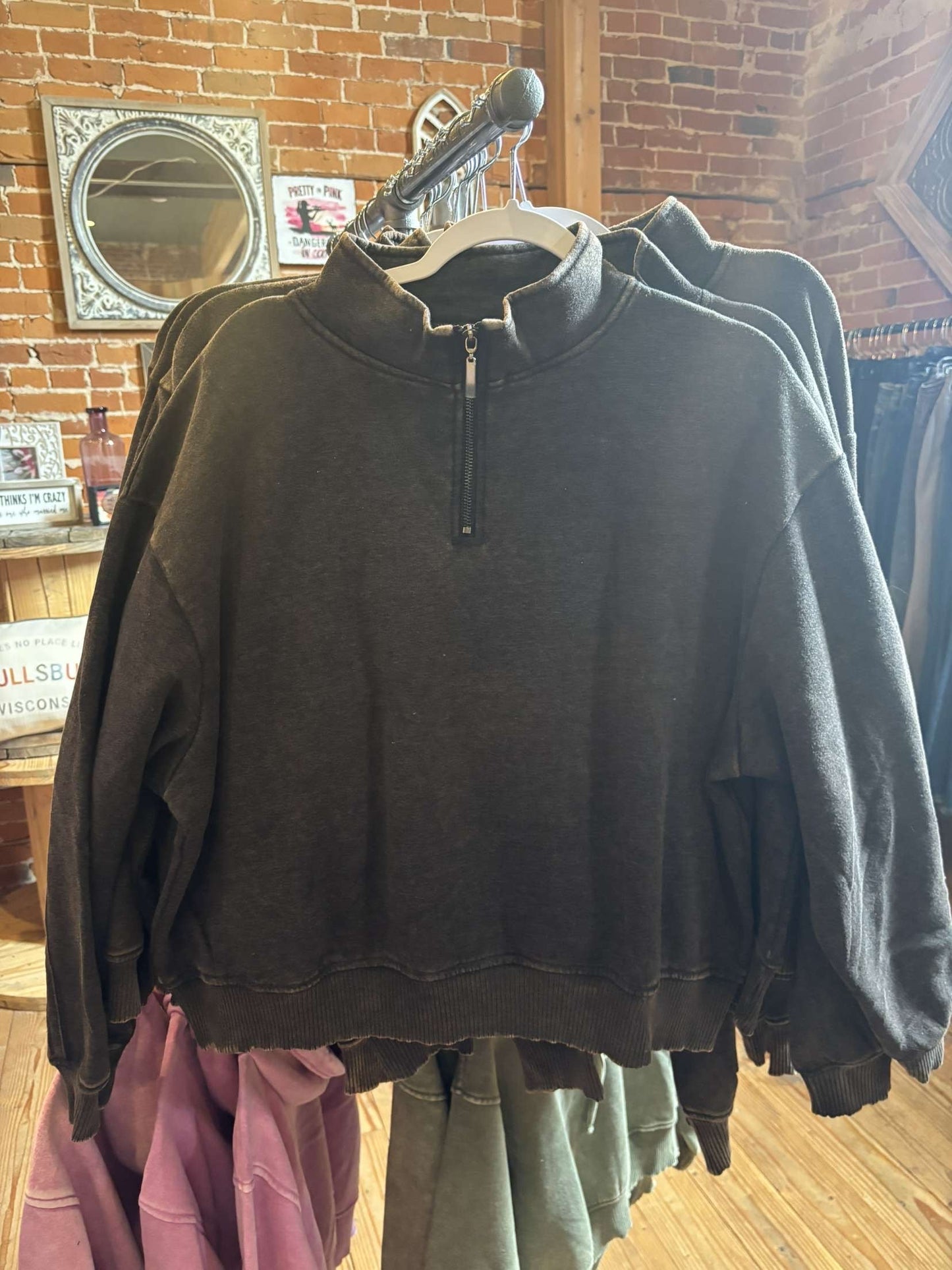 PLUS ASH BLACK HALF ZIP